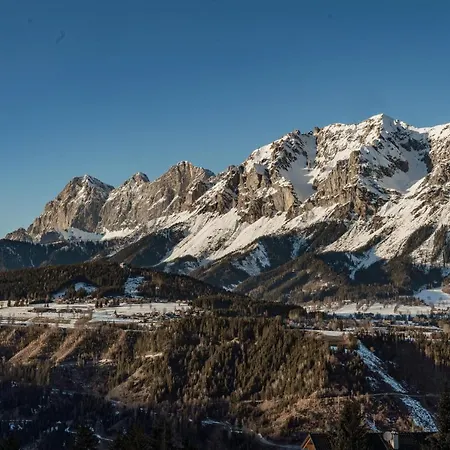 Ferienhaus W - In Out Auf Der Planai Diekt An Der Skipiste By Schladmingurlaub